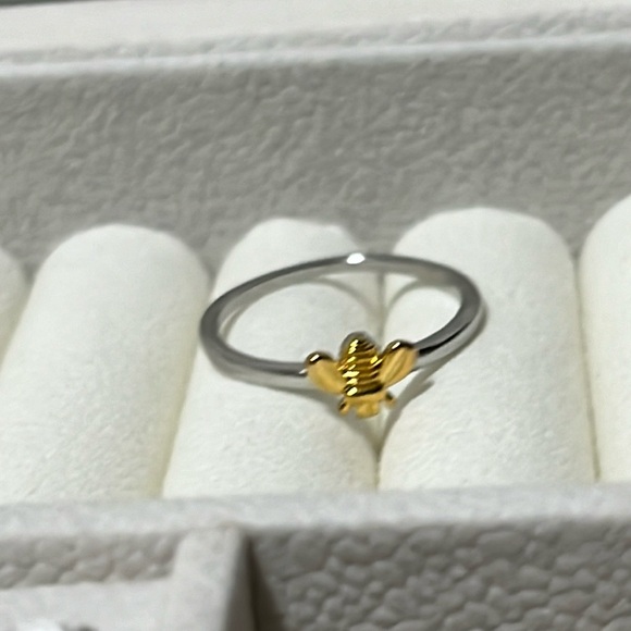 Two tone bee ring - Picture 2 of 2